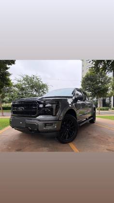 FORD F-150 5.0 V8 GASOLINA CD LARIAT BLACK FX4 AUTOMÁTICO